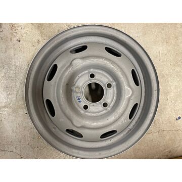 Volvo Velg staal 15x5inch 140+1. nr 684000